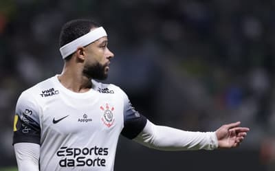 Contestado, Memphis muda postura no Corinthians e agrada Ramon Díaz