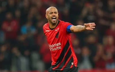 Três clubes disputam zagueiro afastado de time da Série B