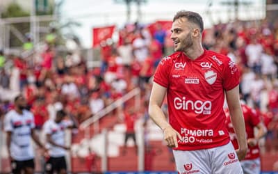 Campanha do Vila Nova bate a meta e clube volta a jogar de vermelho
