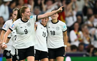 Com uma a menos, Alemanha bate a França nos pênaltis e vai à semifinal da Eurocopa Feminina
