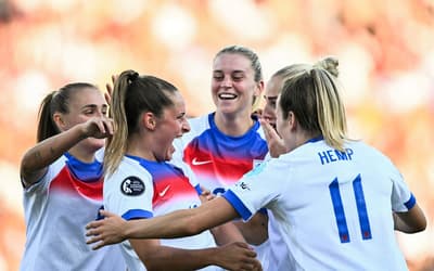Sem tomar conhecimento, Inglaterra goleia Holanda na Euro Feminina