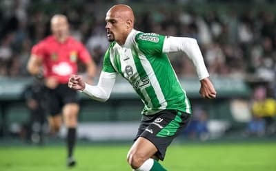 Náutico faz proposta, mas Coritiba indica permanência de atacante reserva