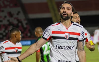 Léo Gamalho marca dois na estreia e está a 10 gols de ser o maior artilheiro da Série B