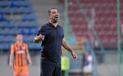 Mesmo após triunfo do Shakhtar, Arda Turan elogia equipe do Besiktas