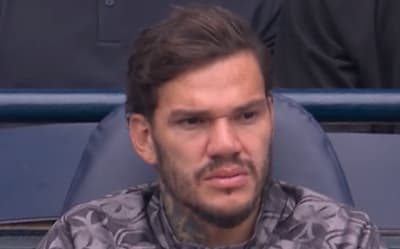 Torcedores do City questionam Ederson no banco contra Tottenham: ‘Não existe’