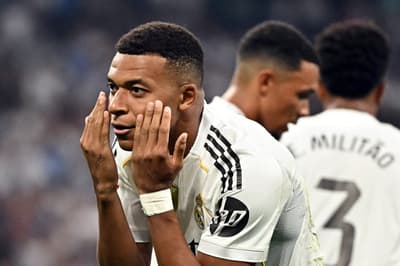 Kylian Mbappé comemora gol da vitória do Real Madrid sobre Osasuna na estreia de La Liga (Foto: Javier SORIANO / AFP)
