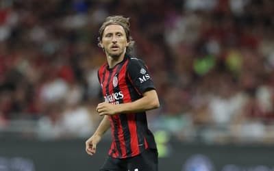 Modric estreia no San Siro com vitória do Milan e grande festa