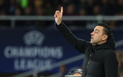 Xavi recusa clube saudita e espera gigante da Premier League