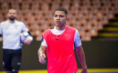 Ala Wesley faz estreia pela Seleção de futsal na Copa das Nações