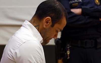 Daniel Alves perde disputa na Justiça e terá que pagar indenização a ex-clube