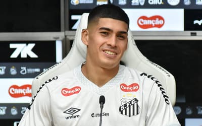 Adonis Frías é apresentado no Santos: ‘O desafio mais importante da carreira’