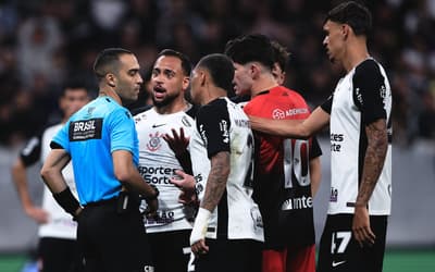 Árbitro fica na bronca com VAR de Corinthians x Athletico: ‘Não trabalha com sentimento’