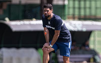 Remo demite ex-Corinthians e acerta com 'rei do acesso' para reta final da Série B