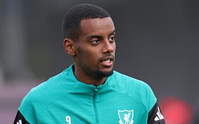 Isak vai estreiar? Liverpool divulga escalação para jogo da Champions League