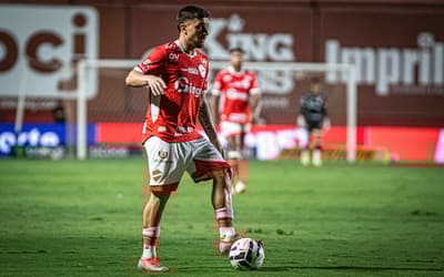 João Vieira pede 'concentração máxima' ao Vila Nova em confronto direto contra o Athletico