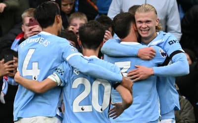 Haaland marca doblete e City vence United no Dérbi de Manchester