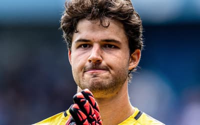 Manchester United acerta com novo goleiro para a temporada