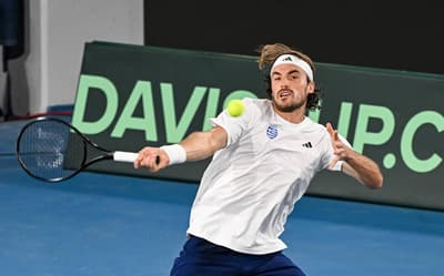 Tsitsipas manda recado após derrota para João Fonseca