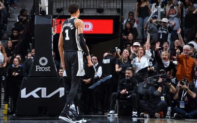 Virou futebol? Wemby ‘cria’ torcida organizada do Spurs na NBA