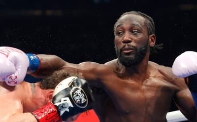 Crawford vence Canelo e faz história no boxe com mais um título indiscutível