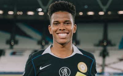 Estêvão não é relacionado em jogo do Chelsea na Premier League; veja motivo