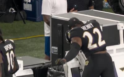 Clima esquenta na NFL, e jogador atira capacete no banco; veja vídeo