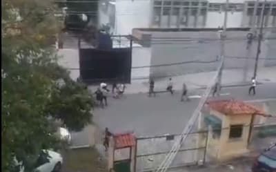 Duas pessoas ficam feridas em briga de torcida na zona norte do Rio