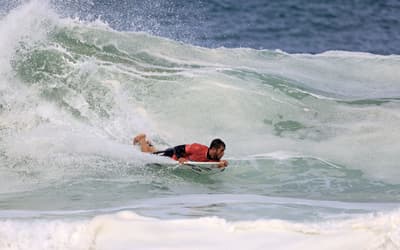 Lucas Chumbo é nomeado o melhor do mundo em ondas gigantes