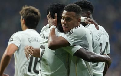Xabi Alonso releva planos ao ataque do Real Madrid com Vini e Rodrygo: ‘Não está descartado’