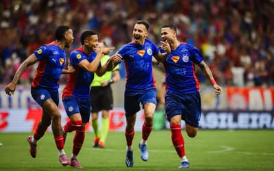 Bahia atropela o Grêmio e segue vivo na luta por vaga no G-4 do Brasileirão