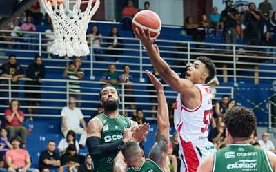 Franca vira, derrota União Corinthians e volta a vencer no NBB