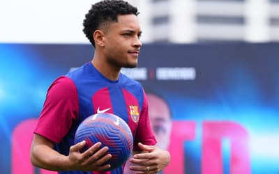 Barcelona deve quantia milionária ao Athletico por contratação de Vitor Roque