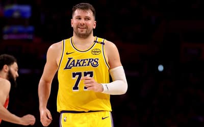 Lakers e Mavericks fazem duelo de expectativas na pré-temporada da NBA
