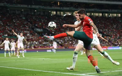 CR7 perde pênalti, mas Portugal garante vitória nos acréscimos e fica próximo da Copa