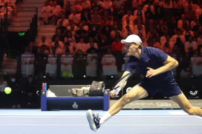 Sinner vence Tsitsipas no Six Kings Slam; veja fotos
