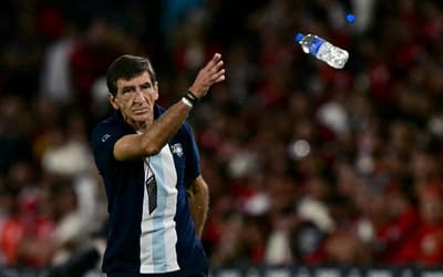Torcedores do Flamengo reagem a declarações de técnico do Racing: 'Falando demais'