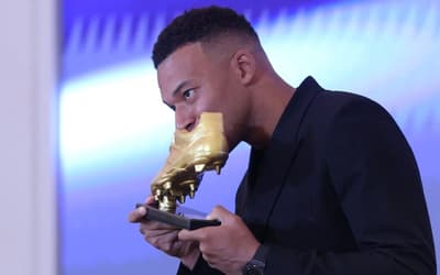 Mbappé recebe Chuteira de Ouro e avisa: 'Quero ganhar tudo'