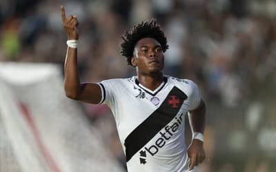 GB virou herói do Vasco em jogão contra o Vitória (Foto: Jorge Rodrigues/AGIF)