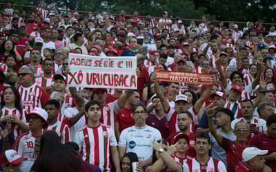 'Batalha dos Aflitos'? Torcida do Náutico invade campo após acesso; veja o vídeo