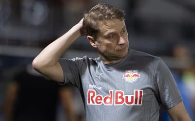 Bragantino demite técnico Fernando Seabra após derrota para o Vasco