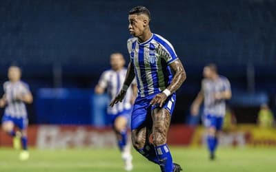 Avaí rescinde com atacante polêmico antes do fim da Série B