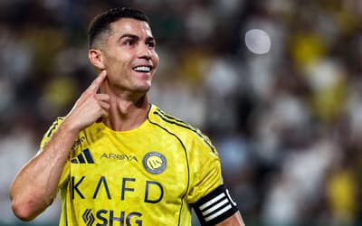 Cristiano Ronaldo comemorando o segundo gol marcado (Foto: Fayez Nureldine/AFP)