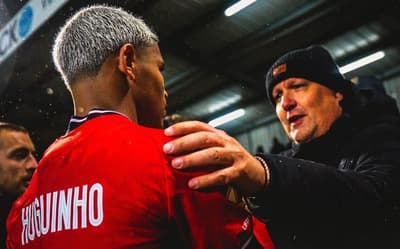 Cria do Botafogo brilha na Europa e é eleito melhor em campo