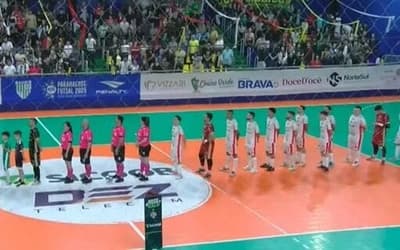 Futsal: Paraná Clube esquece uniforme e empresta do adversário em jogo decisivo