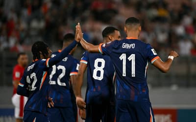 Memphis marca, Holanda vence e se aproxima da Copa do Mundo