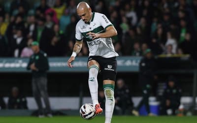 Maicon projeta reta final da Série B e pede foco total do Coritiba: 'Cada jogo é uma final'