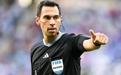 Decisão da arbitragem em LDU x Palmeiras choca web: 'Não é possível'