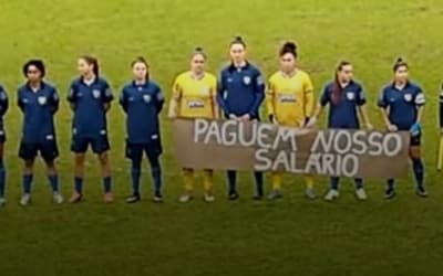 Jogadoras do Avaí Kindermann protestam contra atrasos salariais no Catarinense