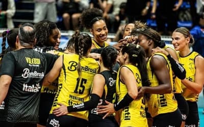 Em parciais acirradas, Praia Clube vence Maringá na Superliga Feminina