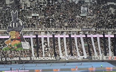 Torcida do Botafogo provoca o Flamengo em festa no Nilton Santos; veja